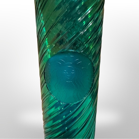 💚 Starbucks 2022 Holiday Candy Cane Swirl Tumbler with Lime Green Bumper NEW - Picture 7 of 12
